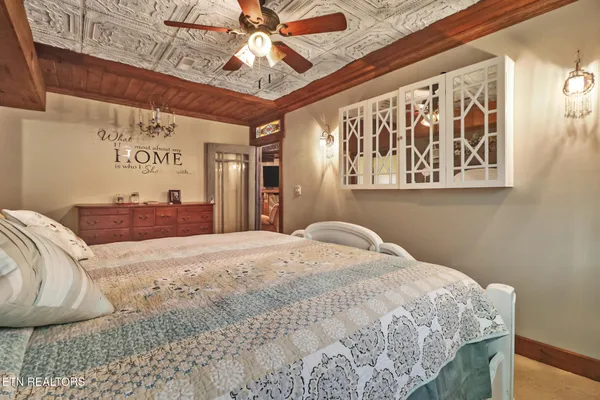 $625,000 | 698 Boone Ridge Road, Jamestown, TN 38556