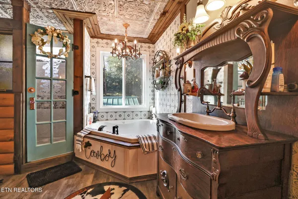 $625,000 | 698 Boone Ridge Road, Jamestown, TN 38556