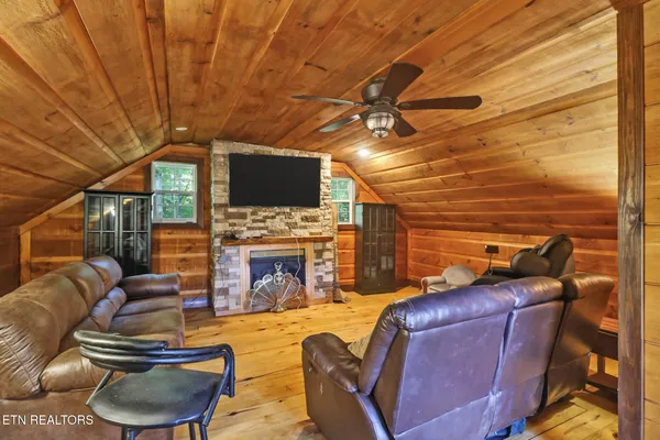 $625,000 | 698 Boone Ridge Road, Jamestown, TN 38556