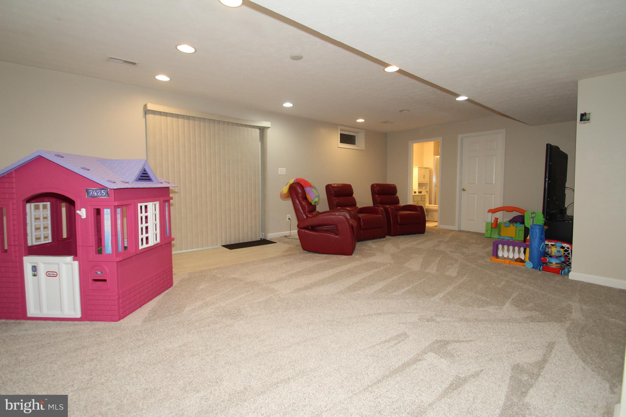 102 Patton Way Elkton, MD 21921 - Photo 22 of 27 a living room with furniture