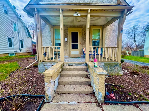 $275,000 | N88W17121 Main Street, Menomonee Falls, WI 53051