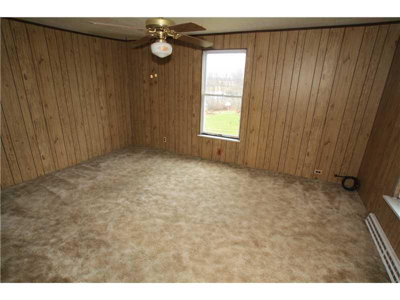 129 Braddock Rd Avenue Mount Pleasant, PA 15666 - Photo 2 of 10 Living Room.