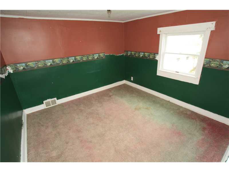 129 Braddock Rd Avenue Mount Pleasant, PA 15666 - Photo 8 of 10 Bedroom.