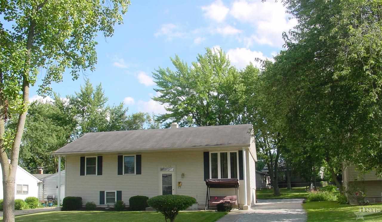1540 Tulip Tree Road Fort Wayne, IN 46825 - Photo 2 of 30 Gallery Image 2