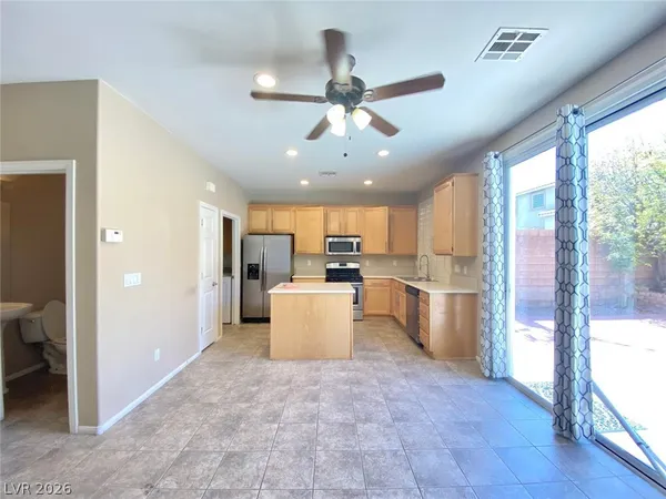 $2,670 | 332 Summer Palace Way, Las Vegas, NV 89144