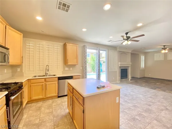 $2,670 | 332 Summer Palace Way, Las Vegas, NV 89144