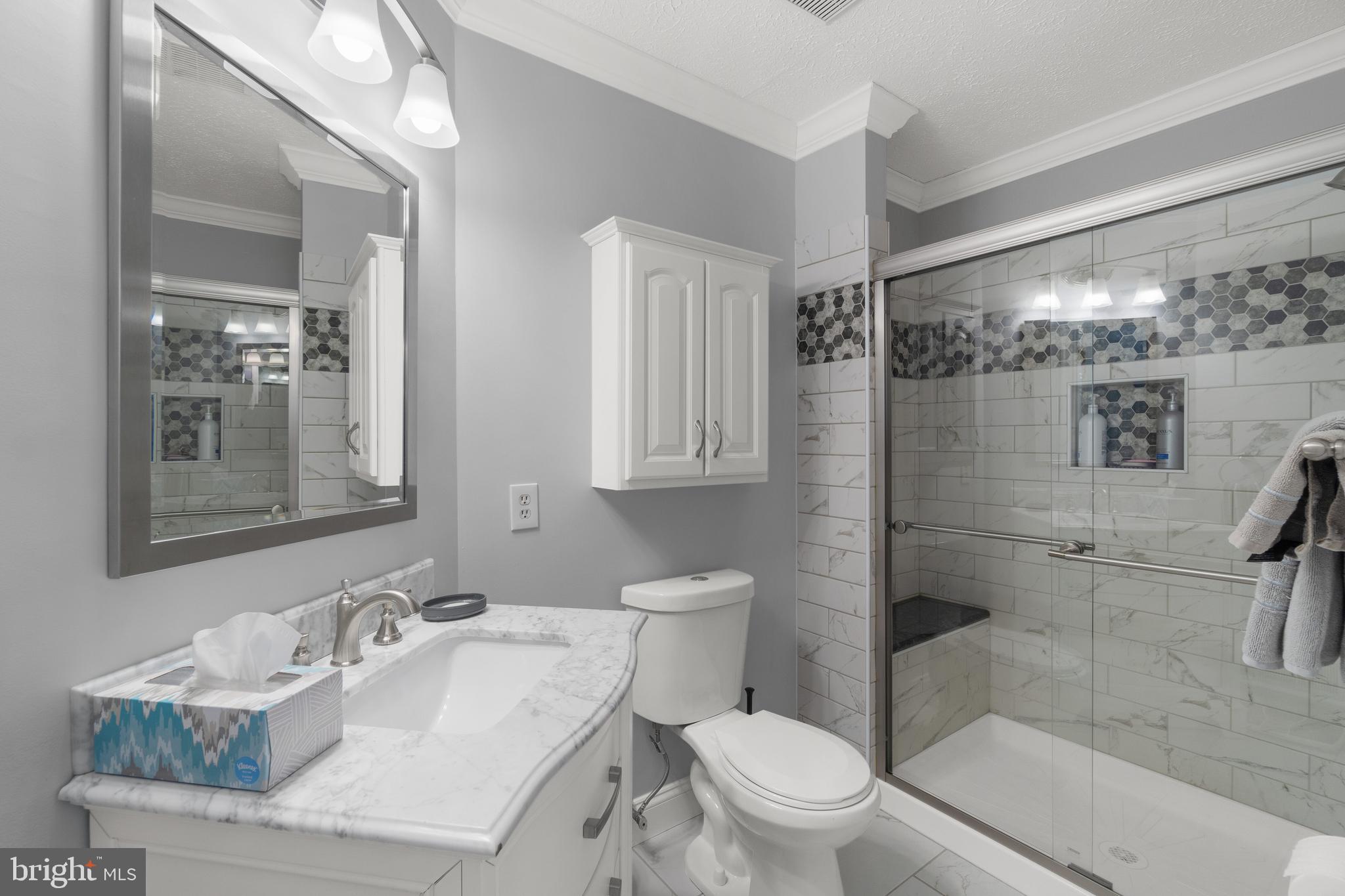 7708 West Shore Road Pasadena, MD 21122 - Photo 17 of 31 Private primary bathroom