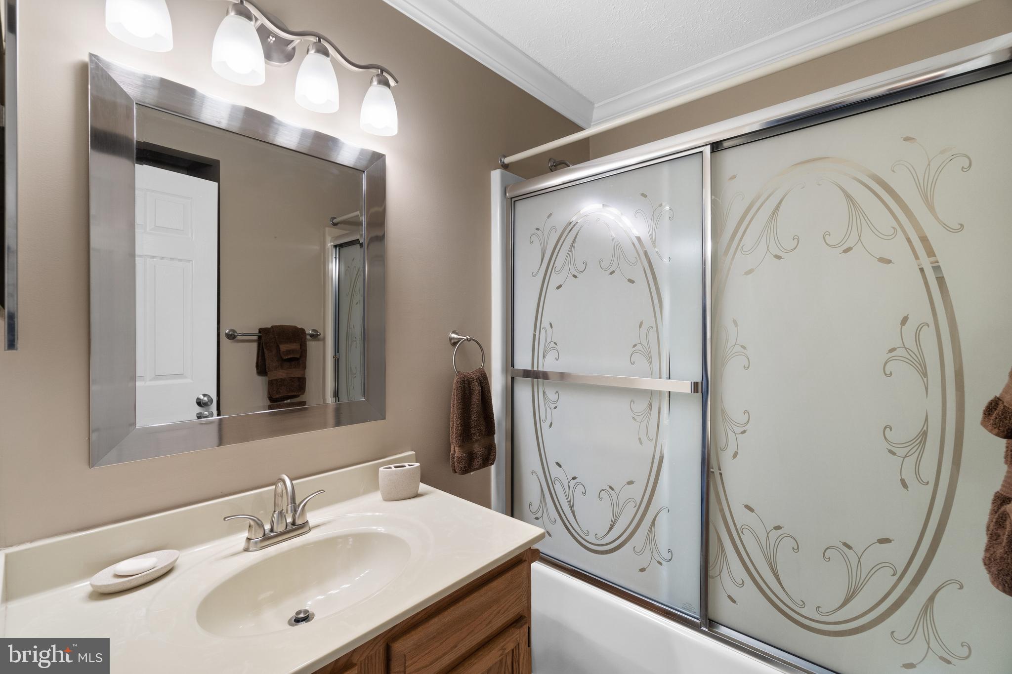 7708 West Shore Road Pasadena, MD 21122 - Photo 19 of 31 Full bathroom on upper level