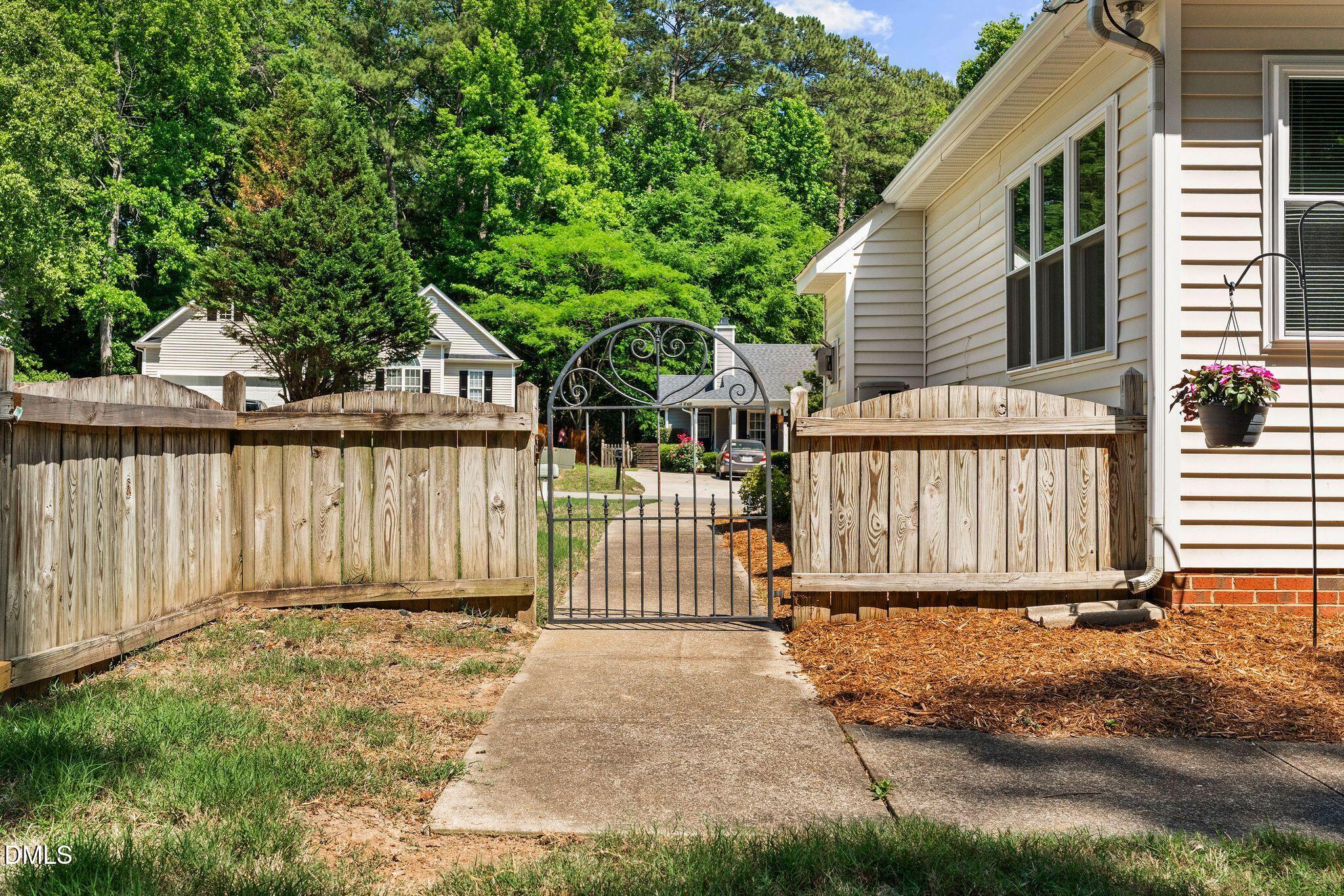 2733 Glastonbury Road Apex, NC 27539 - Photo 30 of 35 23_DSC05238