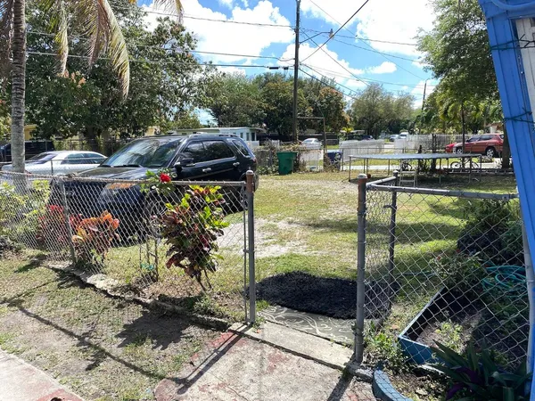 $2,300 | 12920 Westview Drive, Unit 1, Miami, FL 33167