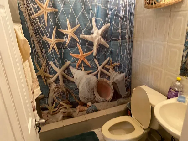 $2,300 | 12920 Westview Drive, Unit 1, Miami, FL 33167