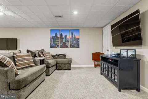 $315,000 | 632 Woodgate Lane, Aston, PA 19014