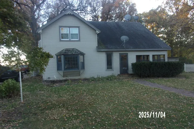 a view of backyard with tree