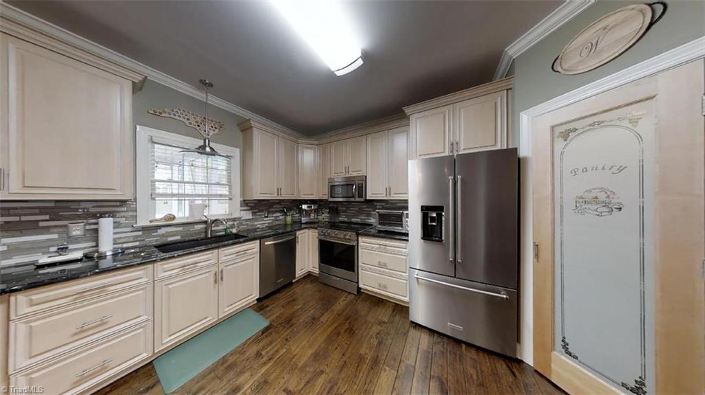 3102 Timberwolf Avenue High Point, NC 27265 - Photo 8 of 29 Updated Kitchen
