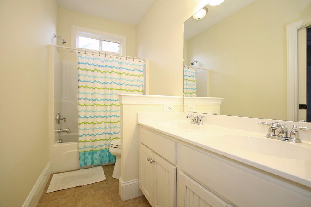 1316 Osmond Road Mount Pleasant, SC 29466 - Photo 23 of 34 Hall bath