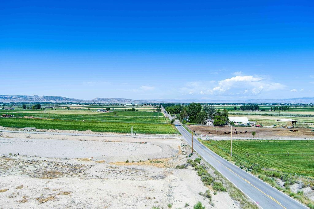 1655 O Road Loma, CO 81524 - Photo 12 of 19 a view of a big room with a big yard