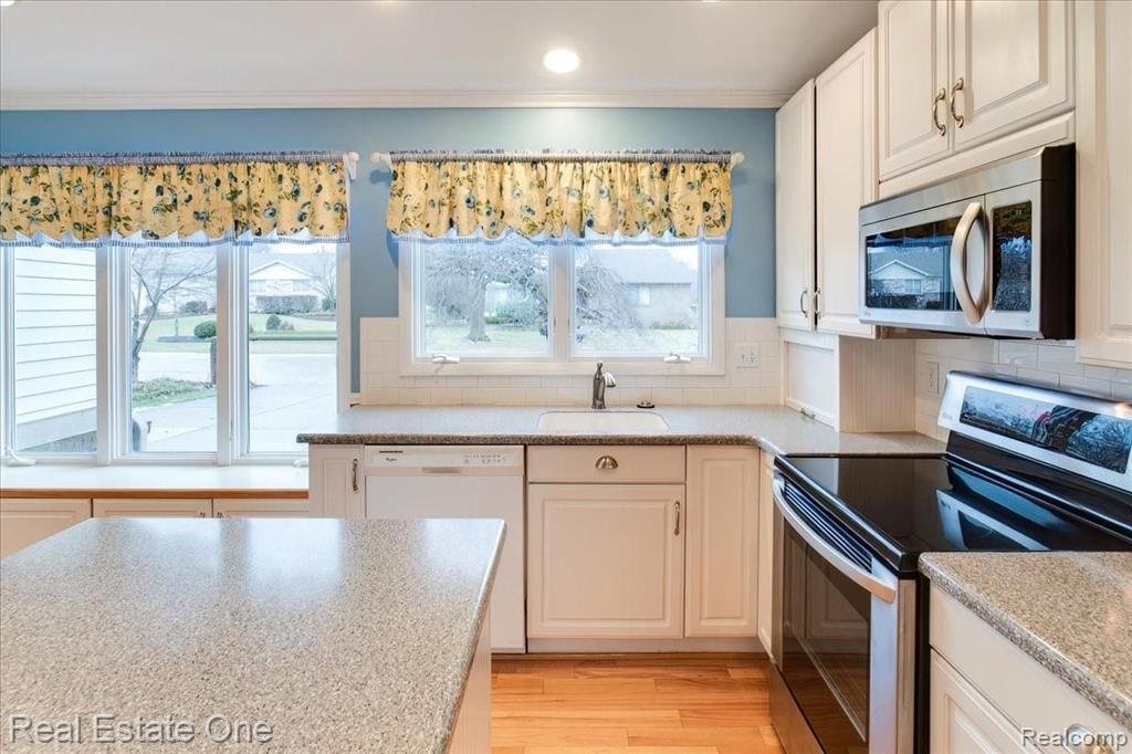 2051 Warrington Road Rochester Hills, MI 48307 - Photo 7 of 64