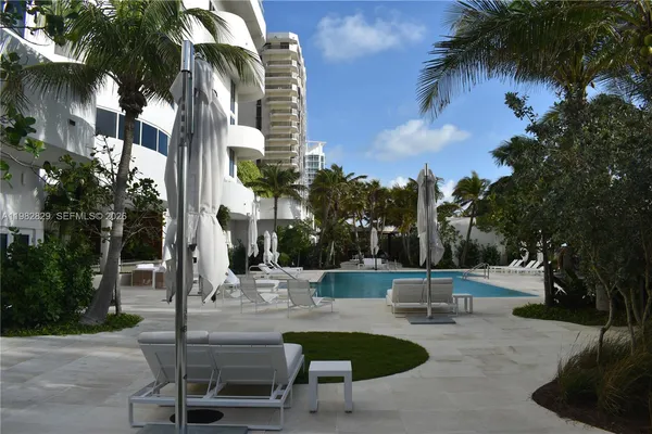 $4,000 | 6365 Collins Avenue, Unit 2106, Miami Beach, FL 33141