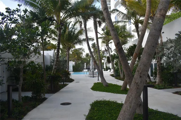 $4,000 | 6365 Collins Avenue, Unit 2106, Miami Beach, FL 33141