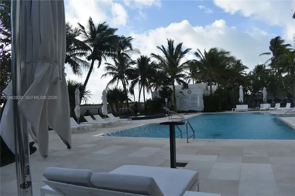 $4,000 | 6365 Collins Avenue, Unit 2106, Miami Beach, FL 33141