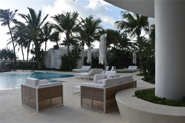 $4,000 | 6365 Collins Avenue, Unit 2106, Miami Beach, FL 33141