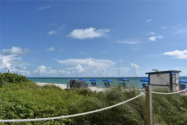 $4,000 | 6365 Collins Avenue, Unit 2106, Miami Beach, FL 33141