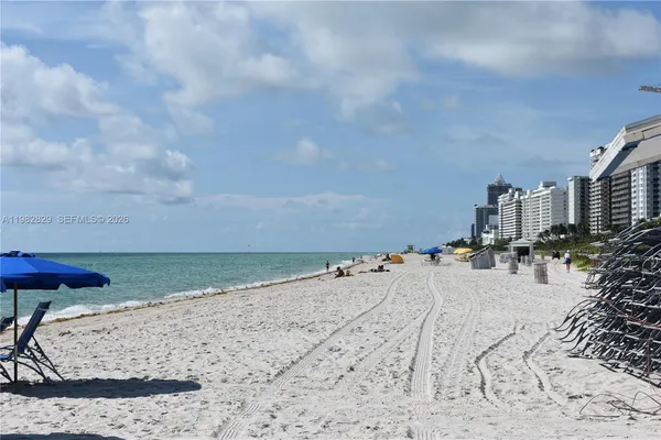 $4,000 | 6365 Collins Avenue, Unit 2106, Miami Beach, FL 33141