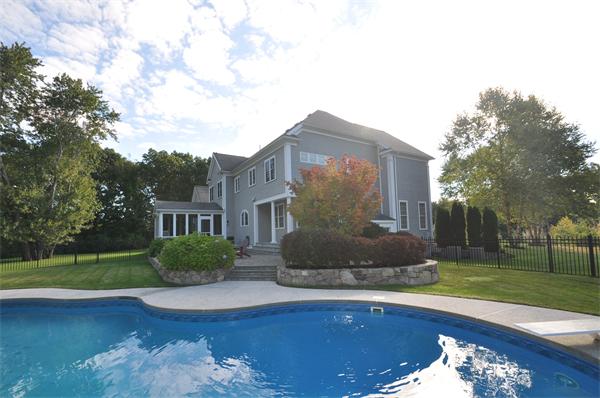 15 Orchard Road Southborough, MA 01772 - Photo 3 of 30 Gallery Image 3