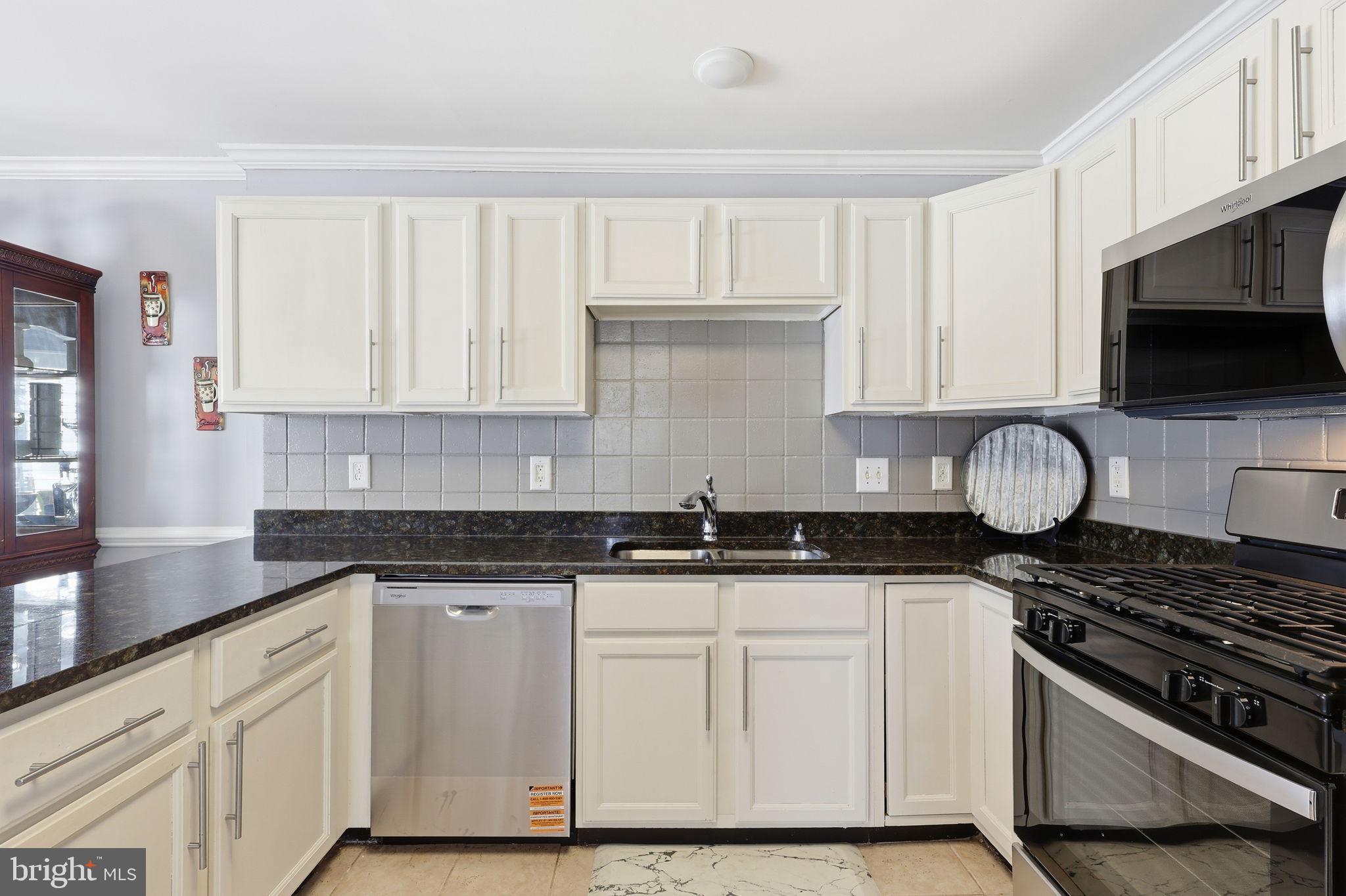 9332 Wax Myrtle Way Manassas, VA 20110 - Photo 13 of 40