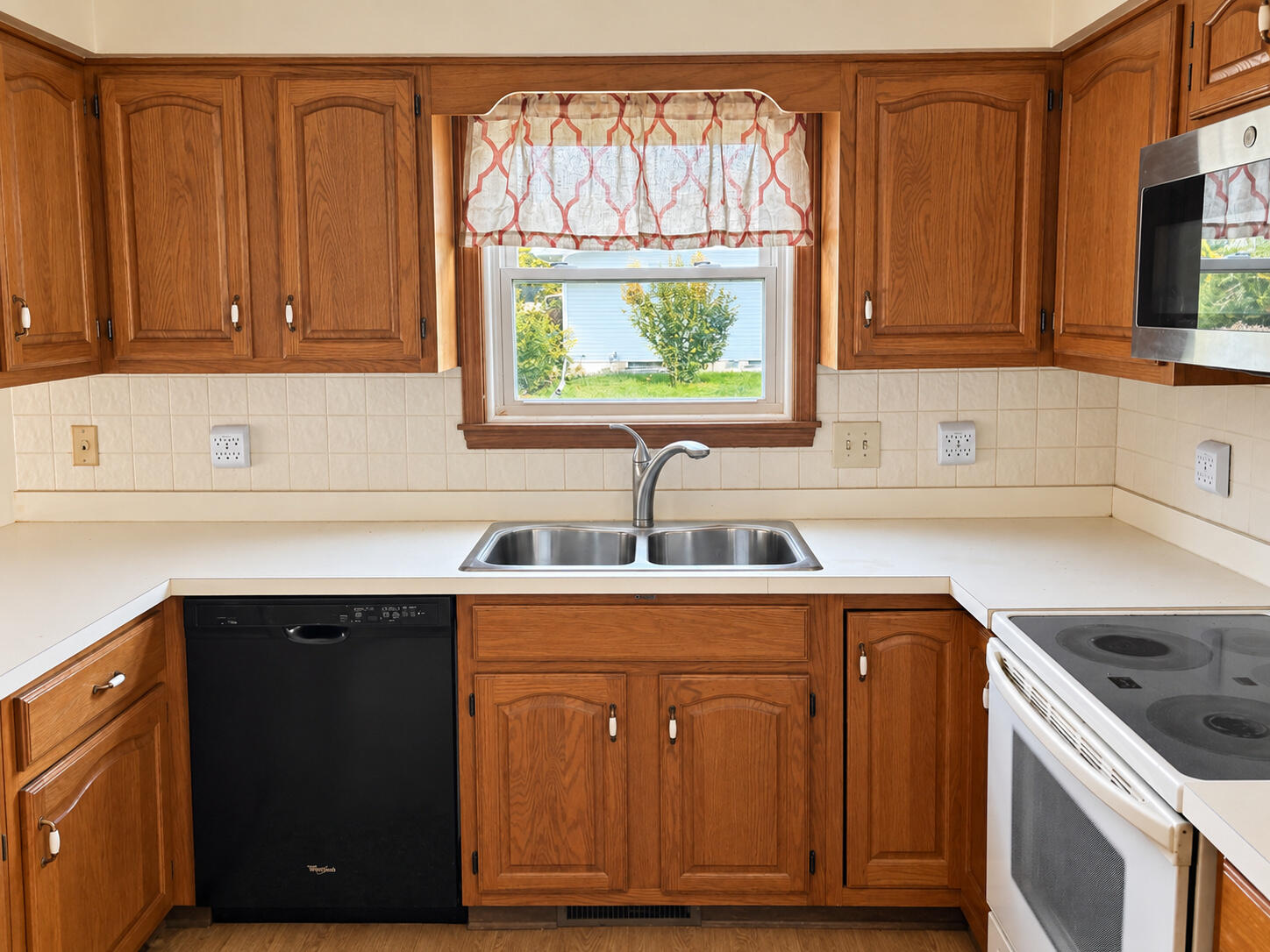 2615 College Road Holt, MI 48842 - Photo 3 of 29 Kitchen
