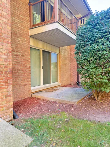 $2,100 | 1253 Island Drive, Unit 102, Ann Arbor, MI 48105
