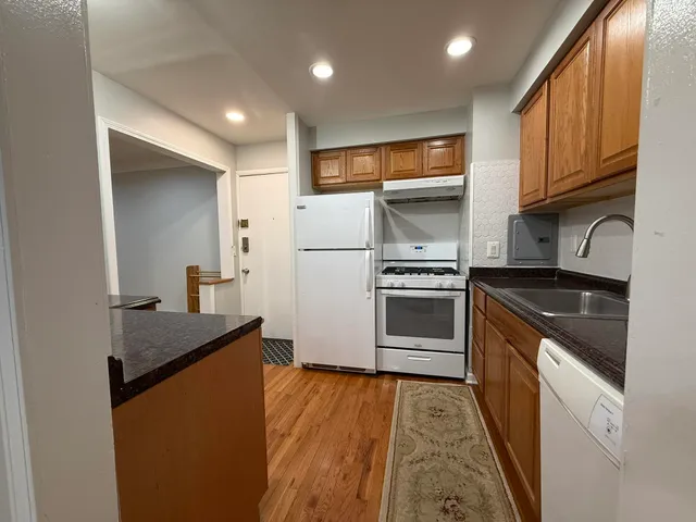 $2,100 | 1253 Island Drive, Unit 102, Ann Arbor, MI 48105