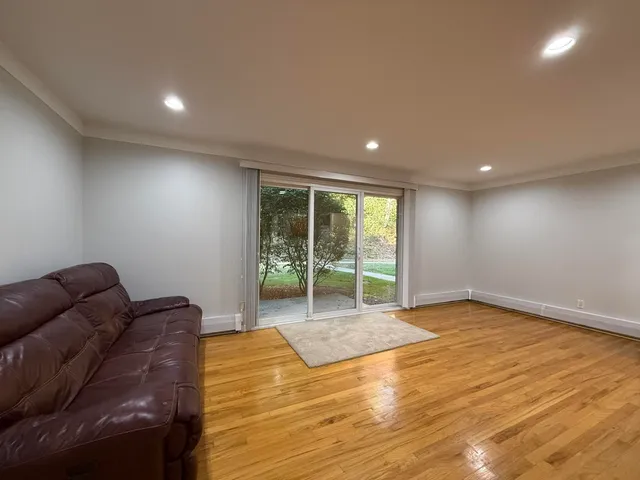 $2,100 | 1253 Island Drive, Unit 102, Ann Arbor, MI 48105