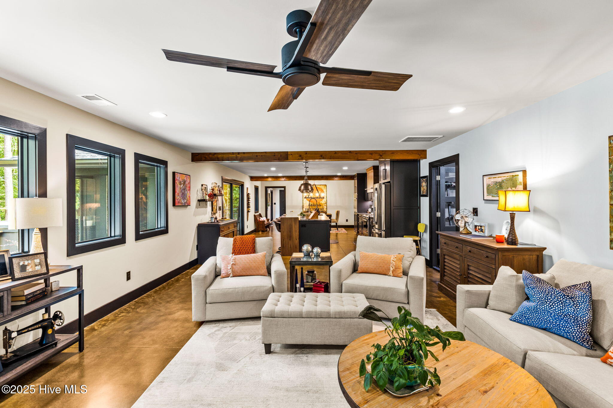 37 Gables Road New Bern, NC 28562 - Photo 17 of 29 Living area