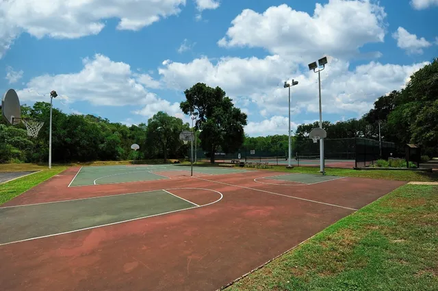 a view of a tennis court