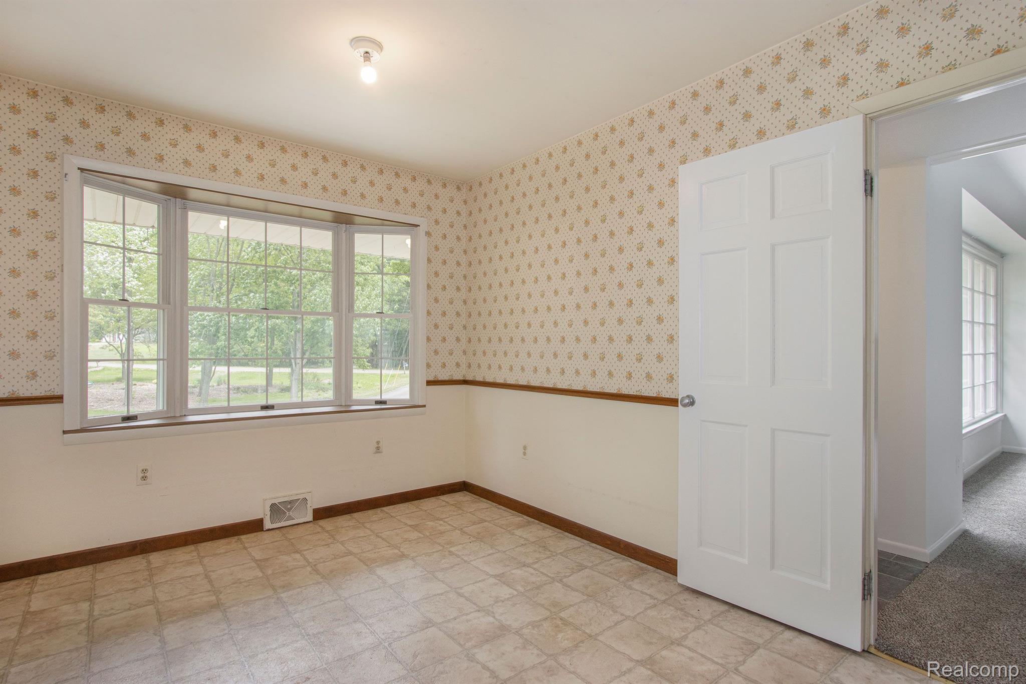1324 Avon Circle West Rochester, MI 48309 - Photo 22 of 36 Gallery Image 22