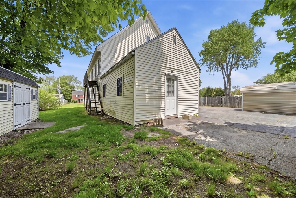 436 Franklin Road Fitchburg, MA 01420 - Photo 4 of 41 a view of a house with a yard