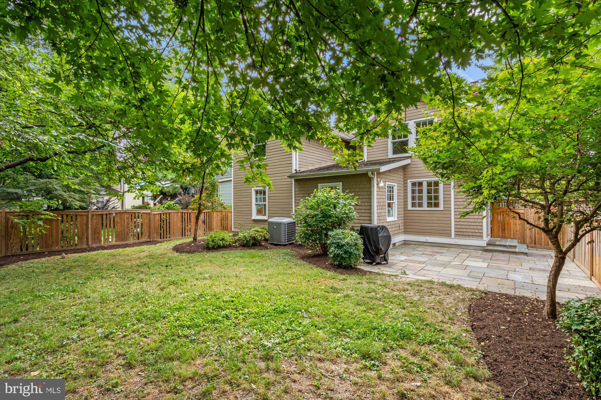 24 East Bellefonte Avenue Alexandria, VA 22301 - Photo 37 of 44