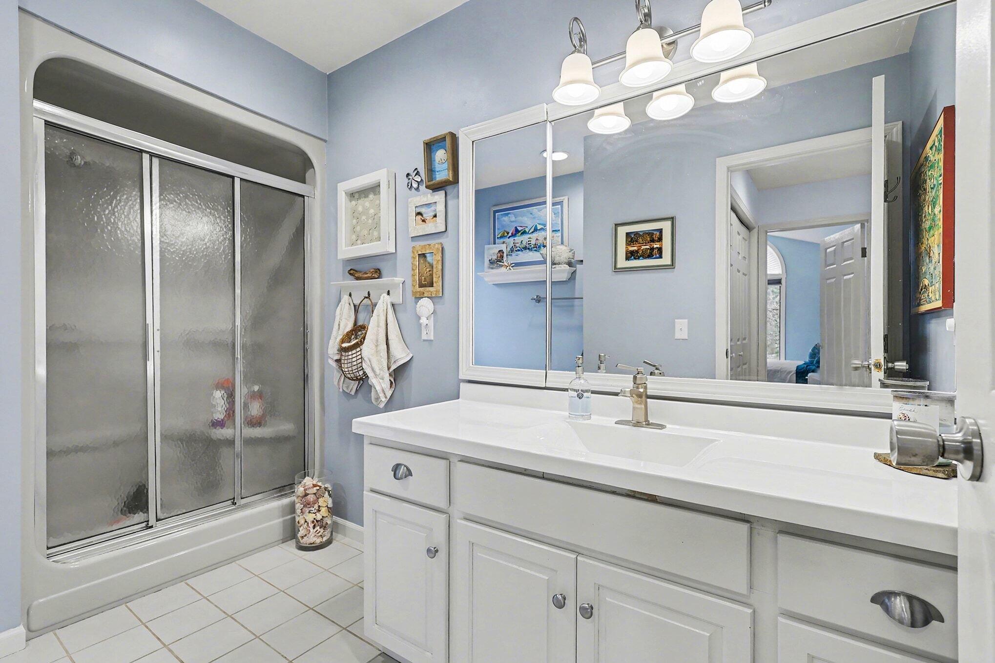 17871 North Fruitport Road Spring Lake, MI 49456 - Photo 22 of 38 Bathroom 2