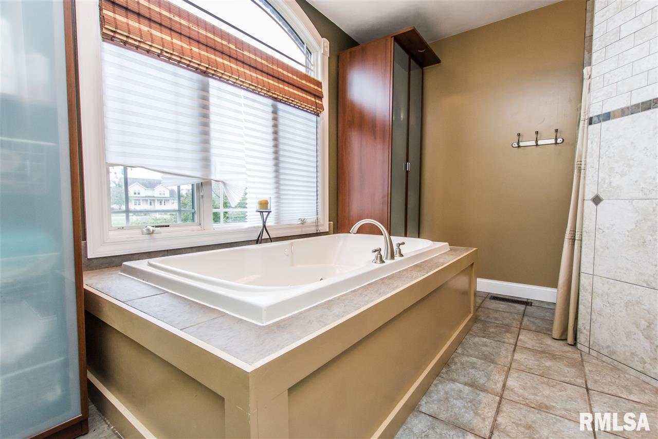 8322 West Robertson Road Edwards, IL 61528 - Photo 12 of 35 Gallery Image 12