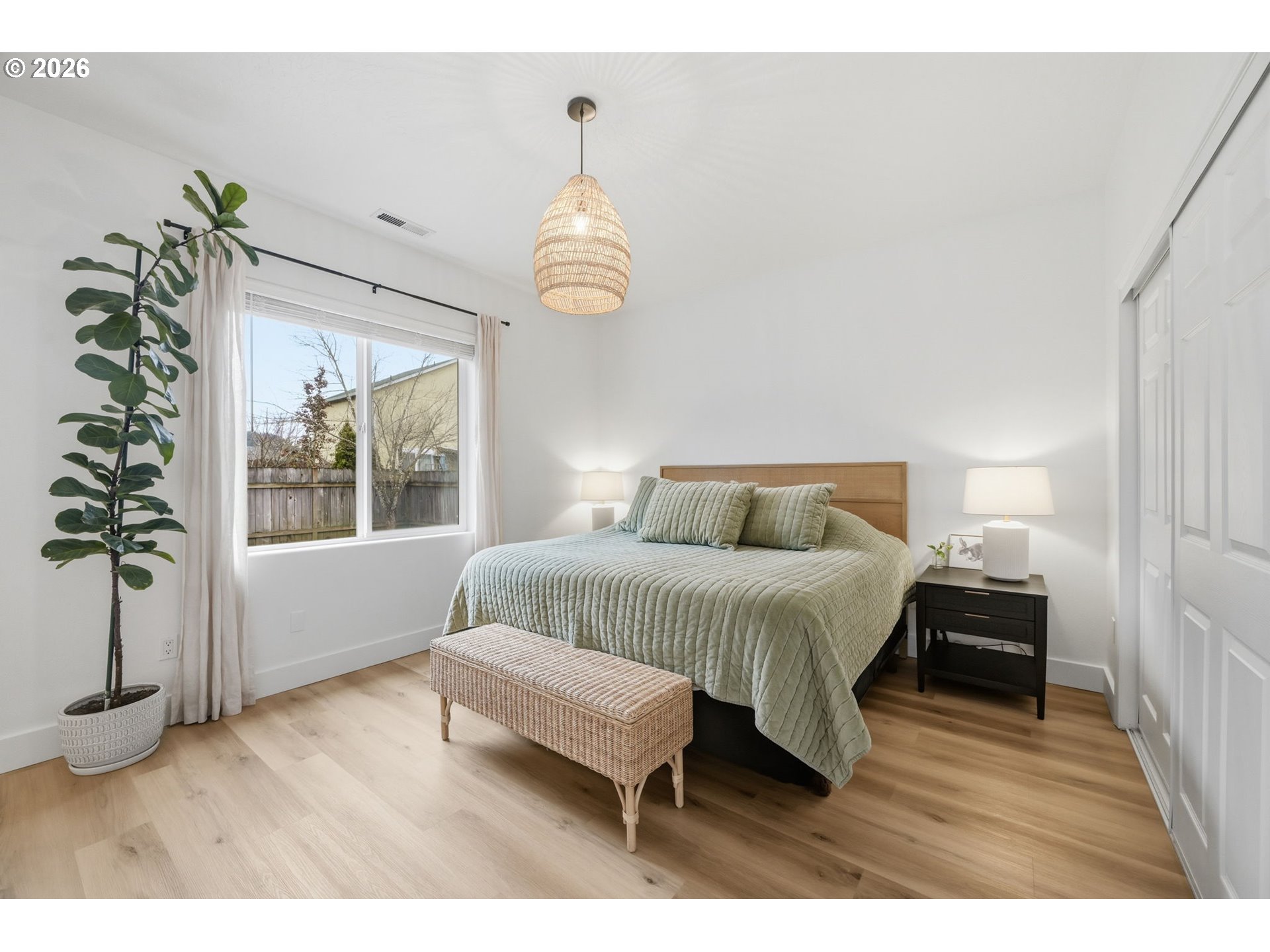 109 Robin Court Creswell, OR 97426 - Photo 13 of 29 a spacious bedroom with a bed and a large window