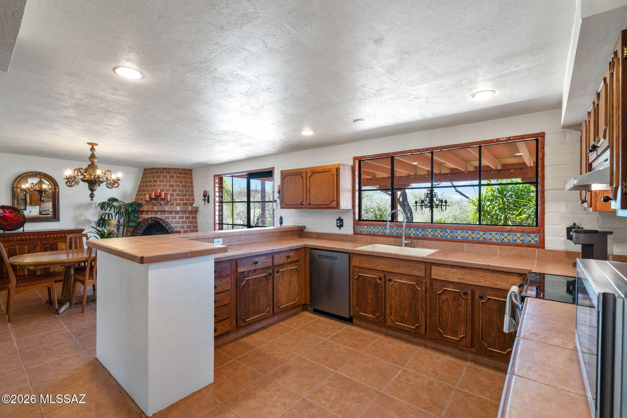 9151 North Riviera Drive Oro Valley, AZ 85704 - Photo 6 of 37