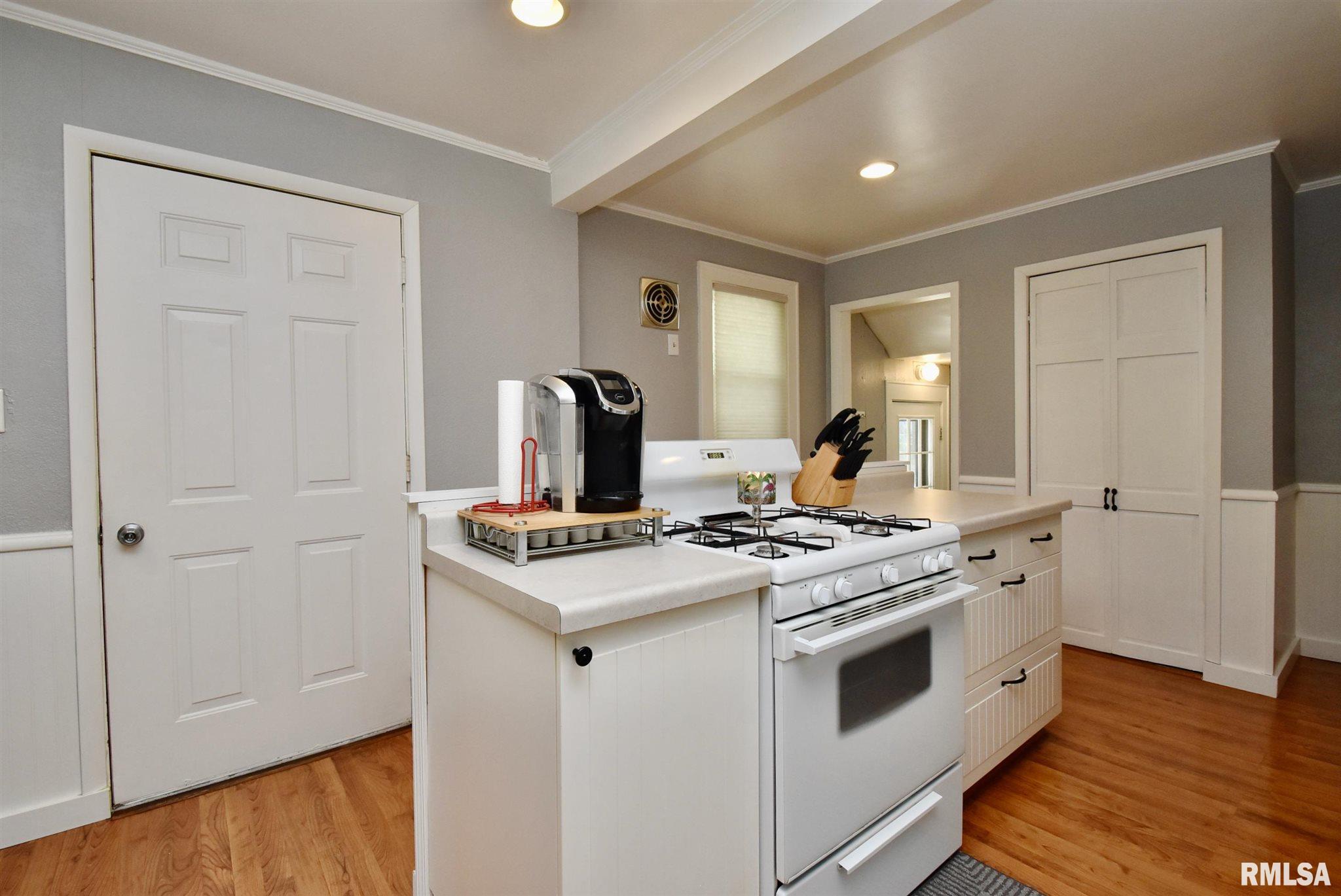 402 Hamilton Street Washington, IL 61571 - Photo 10 of 46 Gallery Image 10
