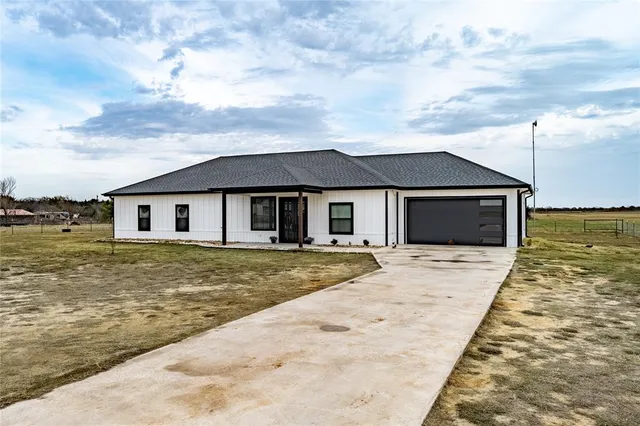 $375,000 | 1706 County Road, Sumner, TX 75486