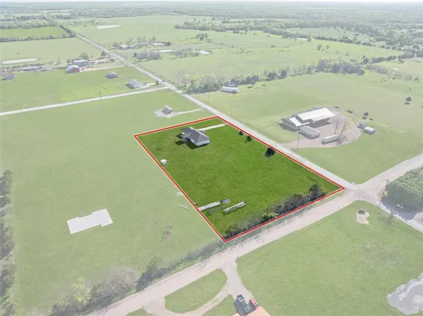 $349,999 | 1706 County Road, Sumner, TX 75486