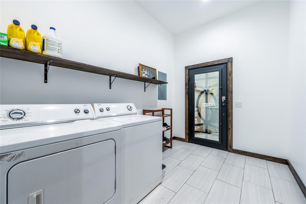 1706 County Road Sumner, TX 75486 - Photo 22 of 28 a utility room with dryer and washer