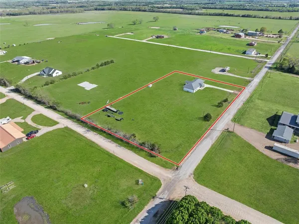 $349,999 | 1706 County Road, Sumner, TX 75486