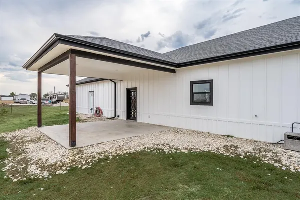 $349,999 | 1706 County Road, Sumner, TX 75486