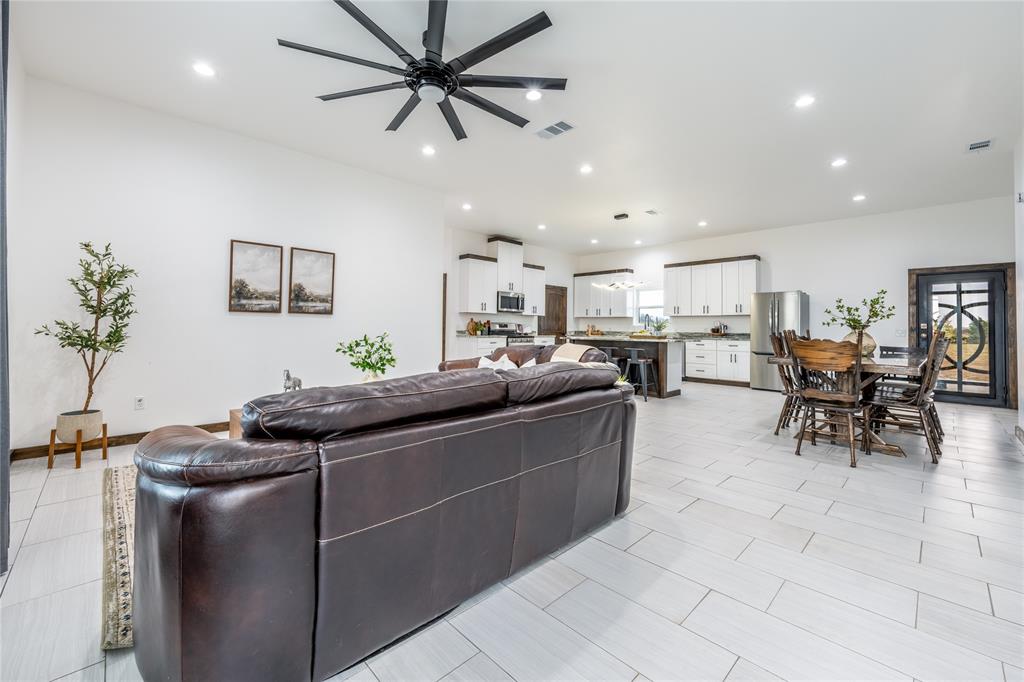 1706 County Road Sumner, TX 75486 - Photo 8 of 28