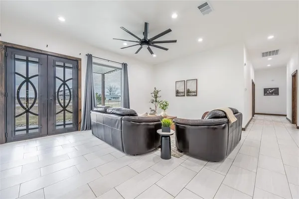 $349,999 | 1706 County Road, Sumner, TX 75486